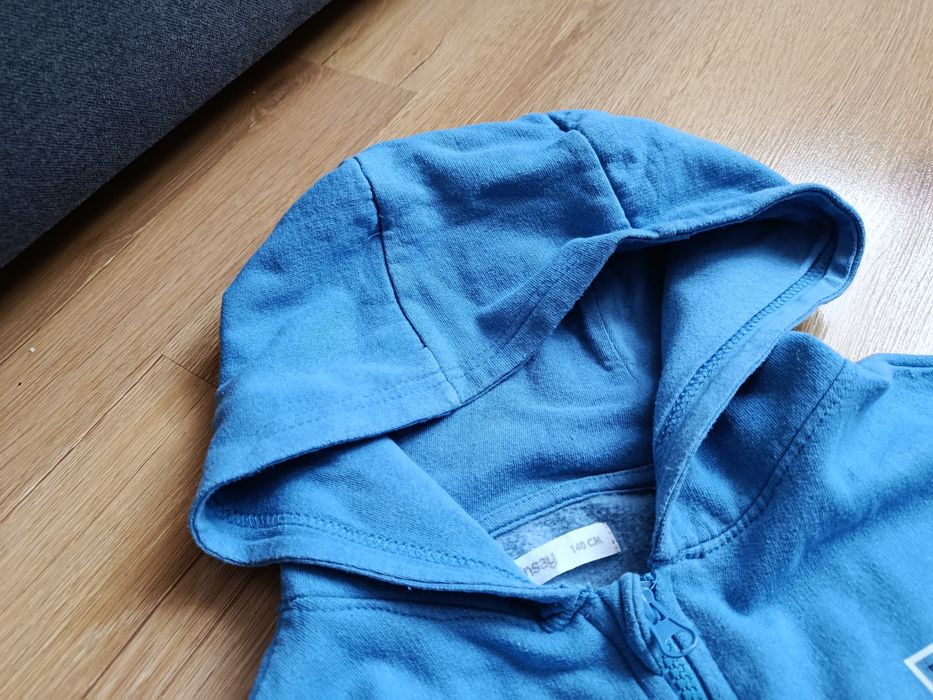 Bluza z kapturem firma Sinsay dla chłopca rozmiar 128/134