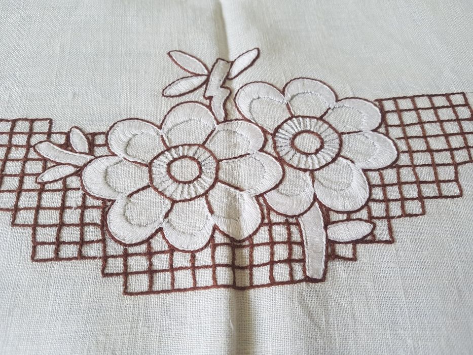 Obrus lniany ręcznie wyszywany lata 70 80 ubiegłego wieku 160 na 150