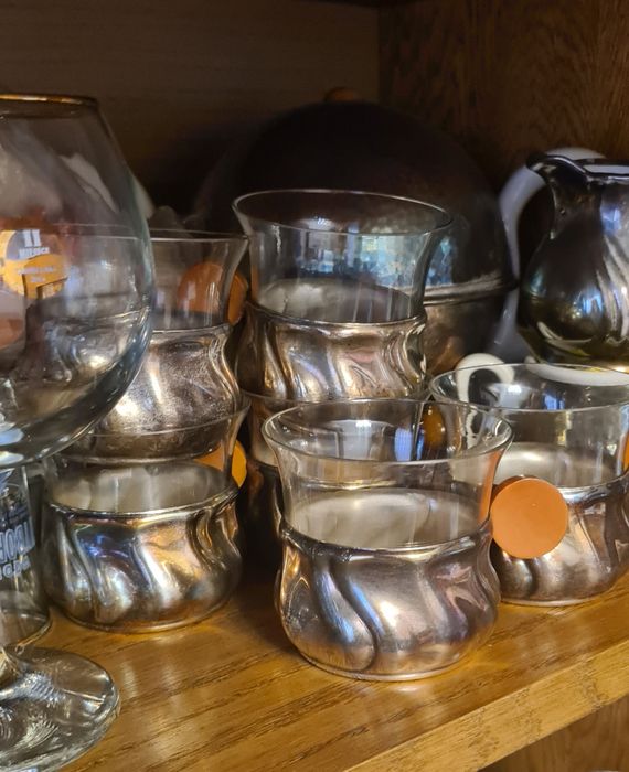 Komplet szklanek dzbanek w srebrzonych uchwytach lata 50: Ince belli