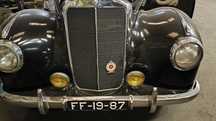 Mercedes-Benz 220