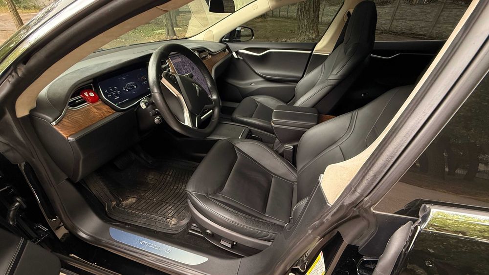 Tesla model s 90d dual motor Rest
