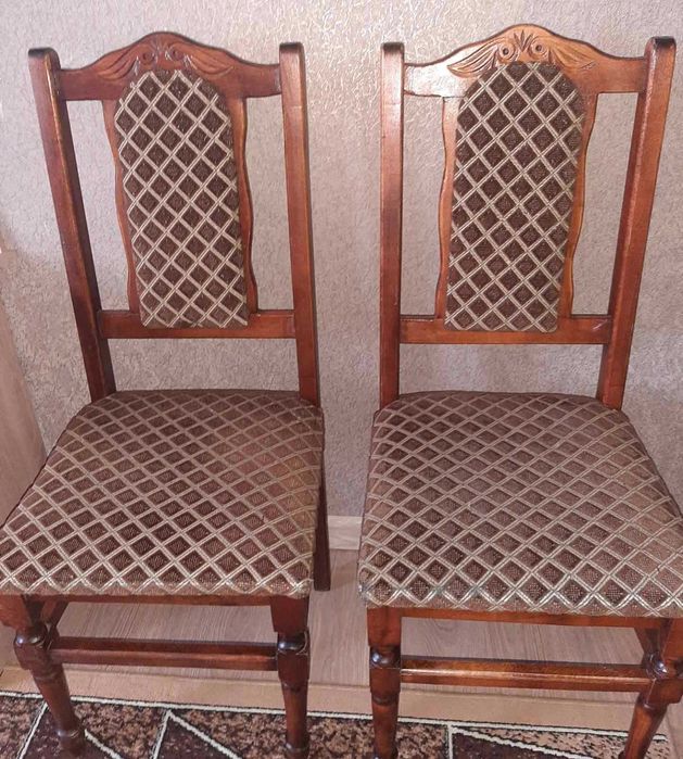 стільці дерев'яні