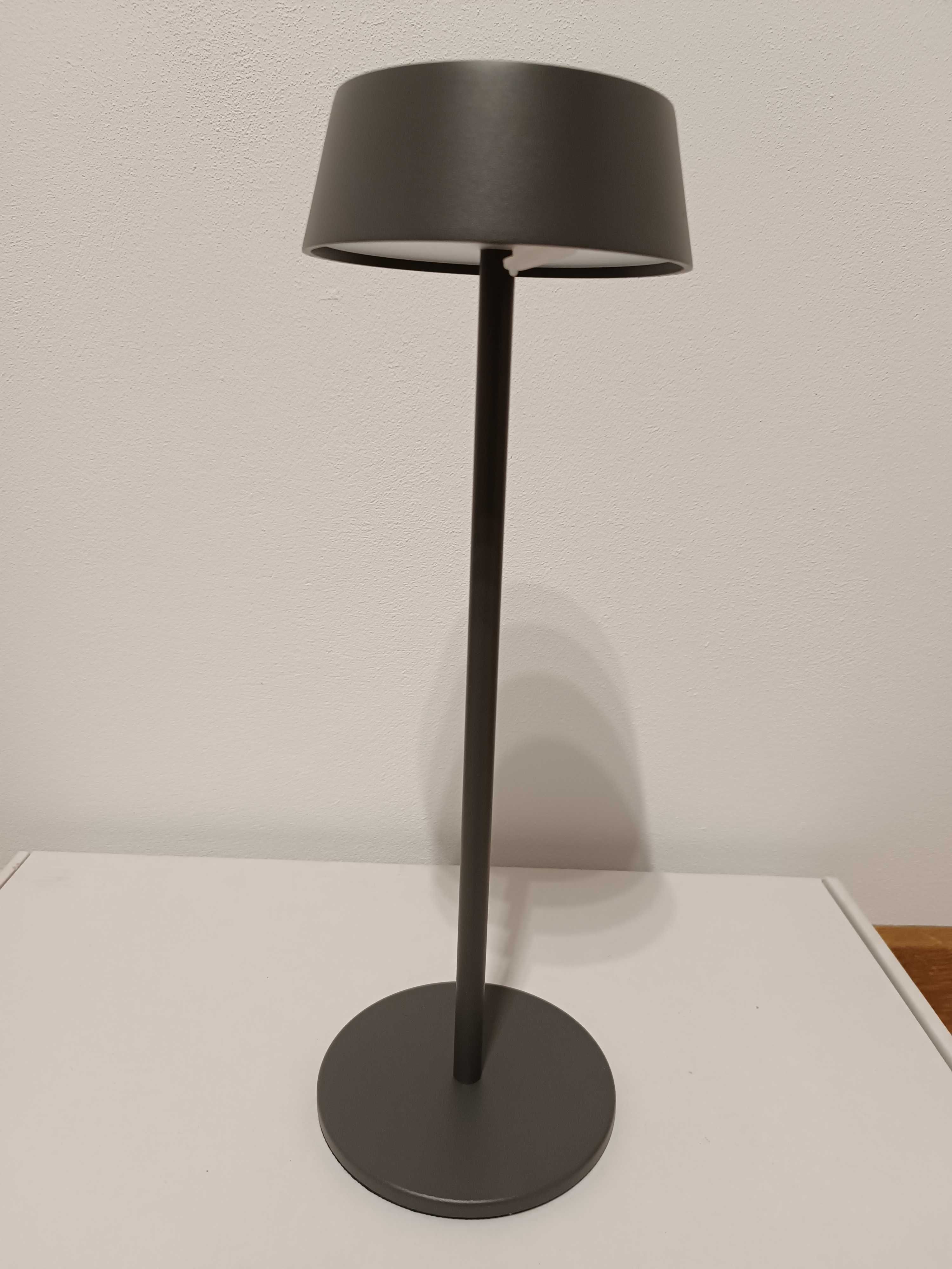 Bezprzewodowa lampa stołowa wodoodporna LED