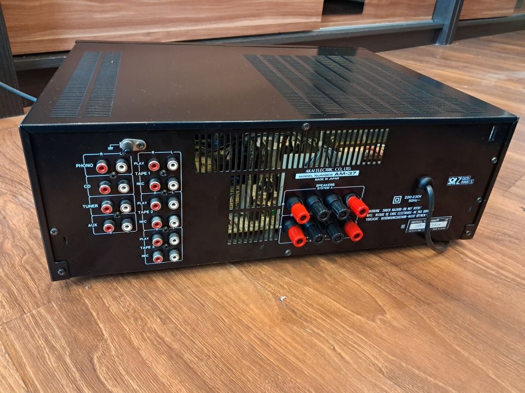 Wzmacniacz stereo Akai AM-37