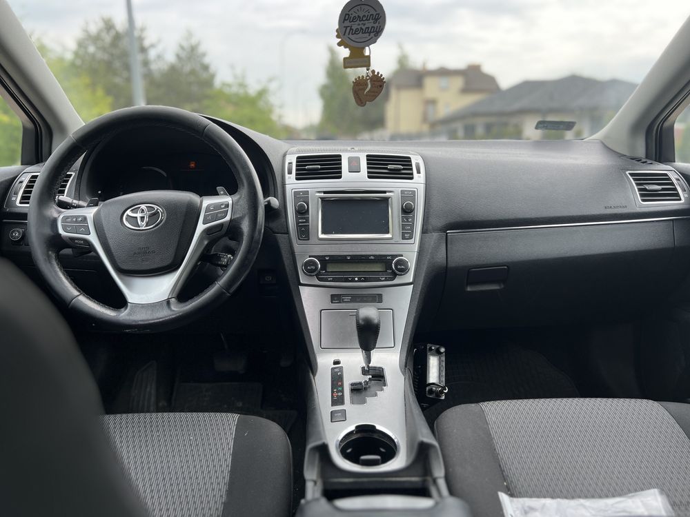 Toyota Avenis 2.0 LPG Automat
