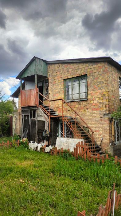 Окремий будинок на 5 сотках . Терміново.