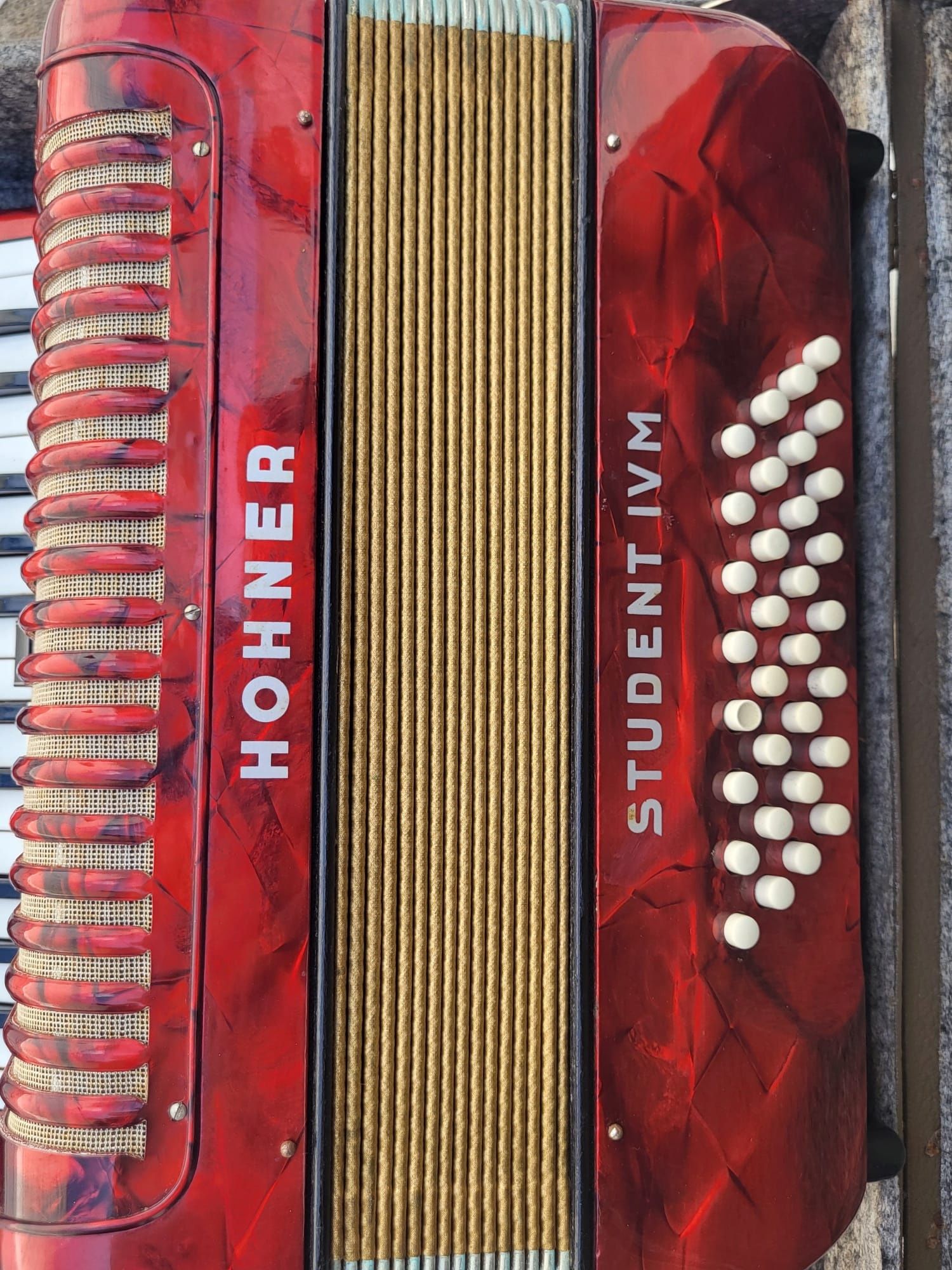 Acordeão Hohner Student IV M com Estojo – Excelente estado! 

Ven