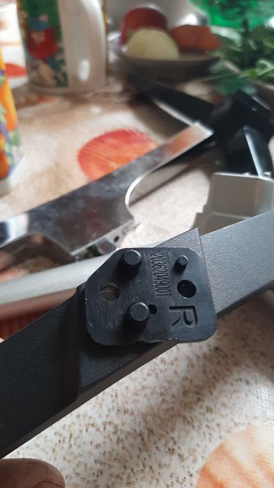 Универсальні ніжки для 32 "