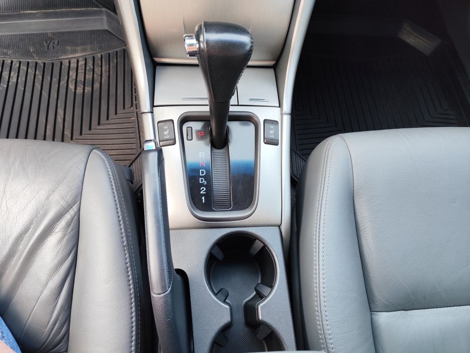 Продам Хонда аккорд гибрид