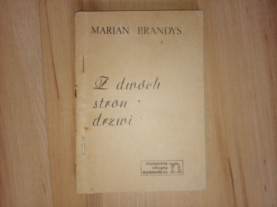 Z dwóch stron drzwi Marian Brandys drugi obieg 1982