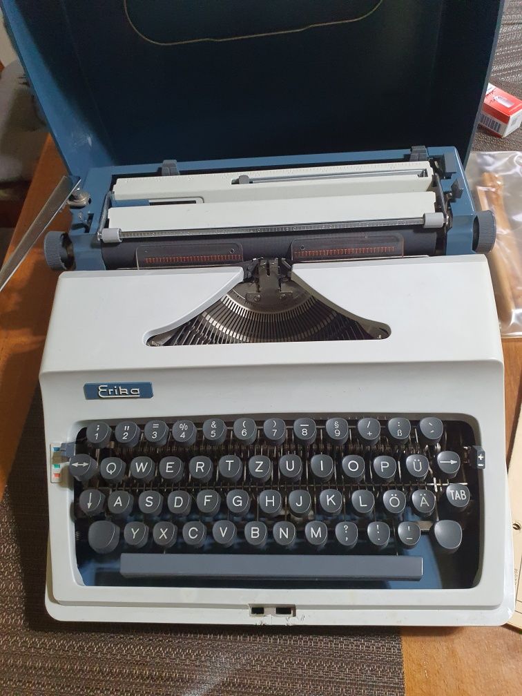 Stara maszyna do pisania Erika DDR standard 1965 rok