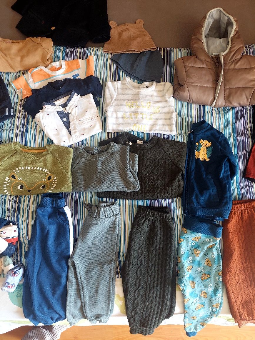 70 peças de roupa variada de bebé dos 9 aos 18 meses