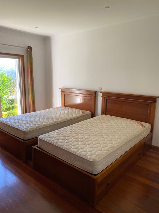 2 Camas com Arrumação + Colchão em Madeira Cerejeira