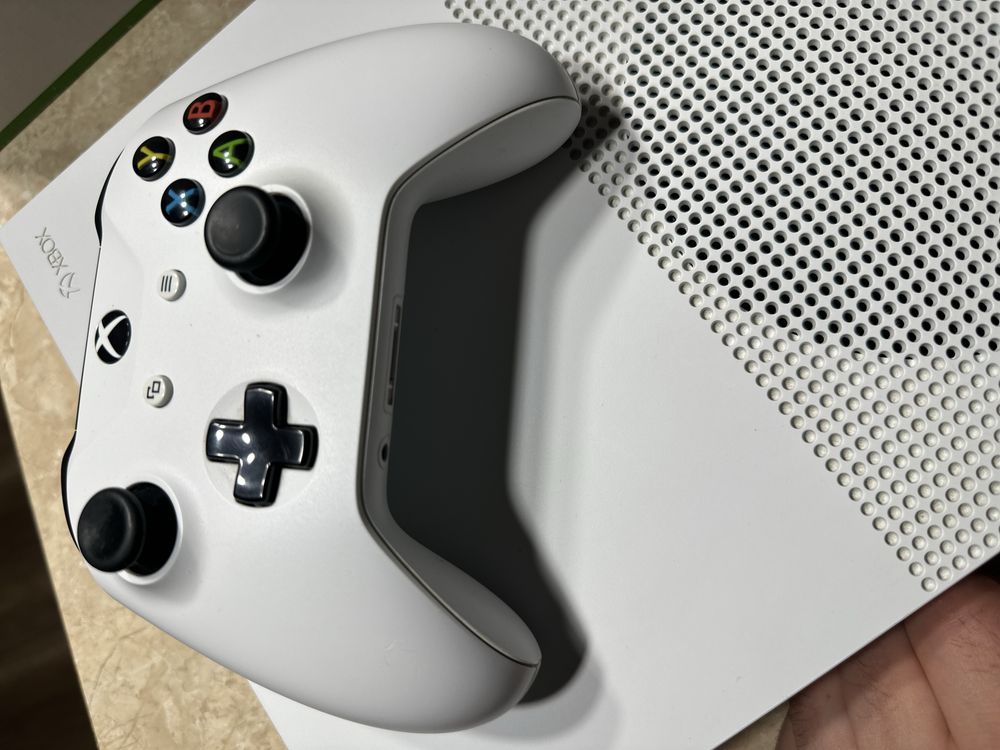 Продам Xbox ONE S 1 TВ