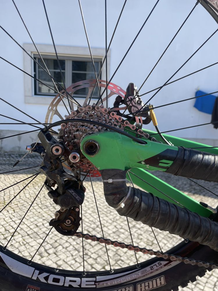 Bicicleta downhill YT tues