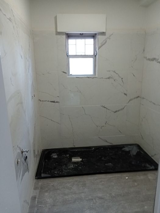 Pedreiro ladrilhador