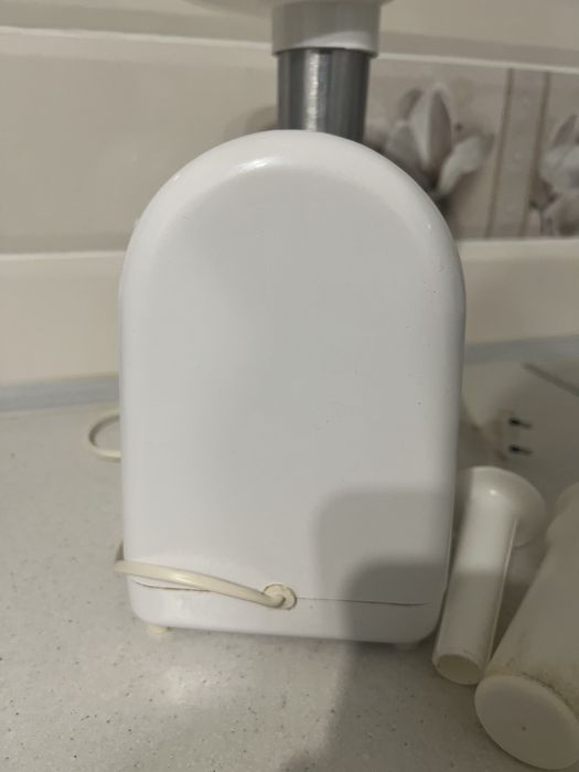 ПРОДАМ електоромʼясорубку KEM 36