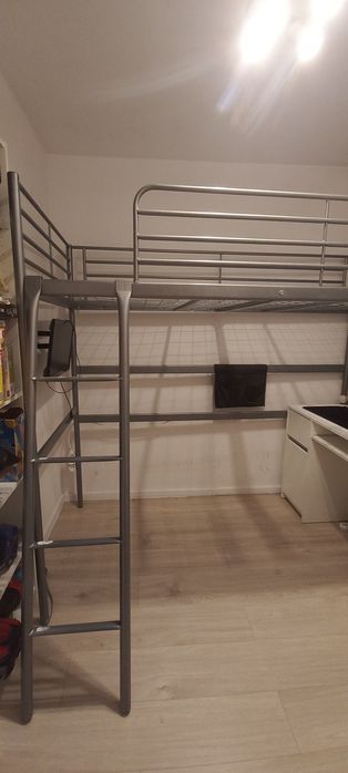 Łóżko na antresoli (piętrowe) Ikea Svar z materacem