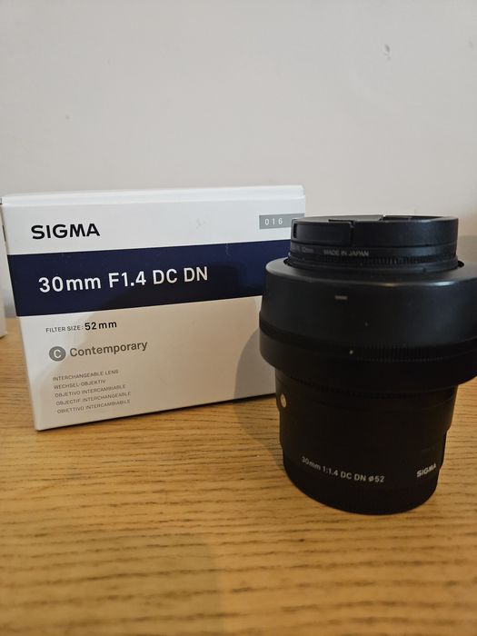 Aparat Sony A6000 z trzema obiektywami i akcesoriami