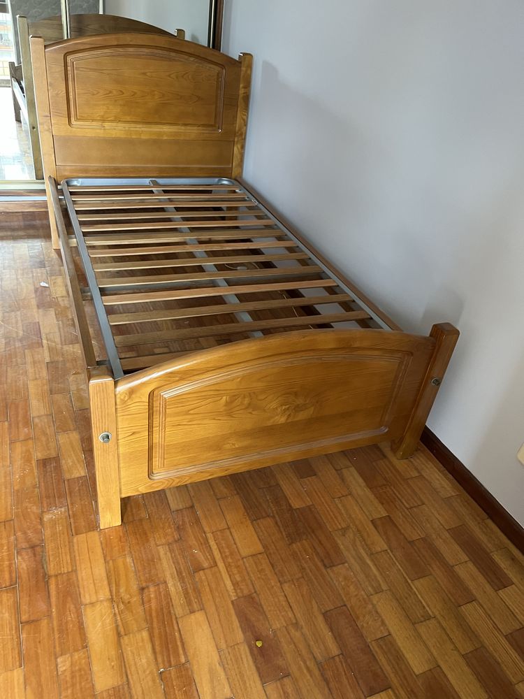Cama solteiro com estrado