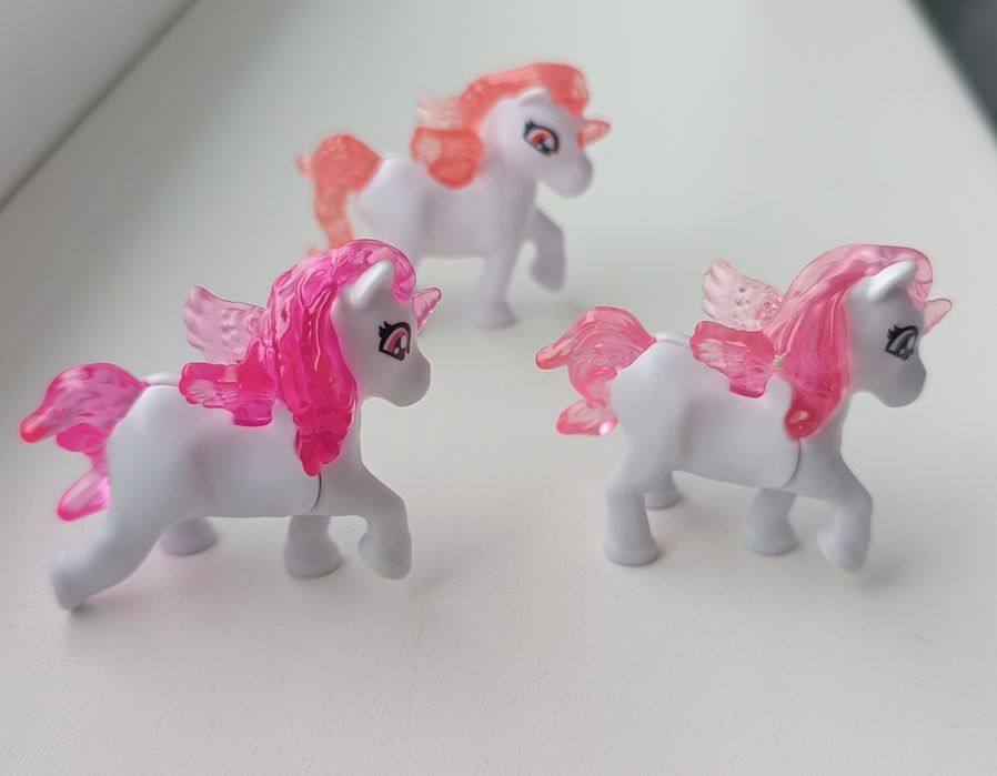 Кіндер единороги фігурки