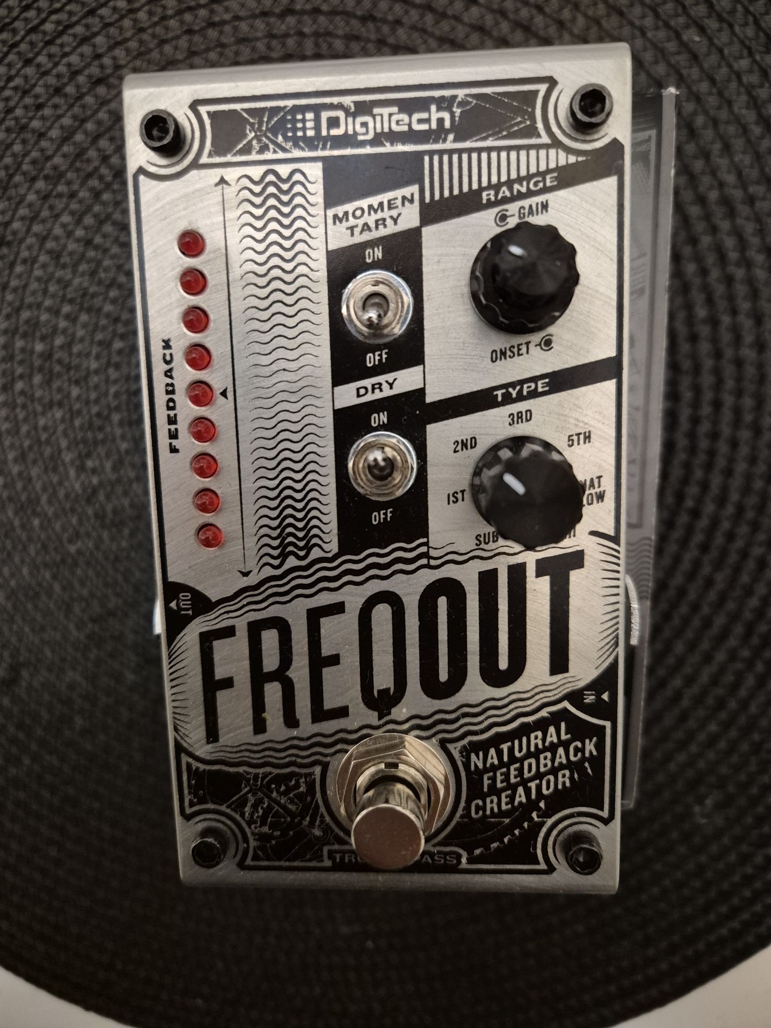 Digitech Freqout natural feedback creator feedbacker efekt git. kostka