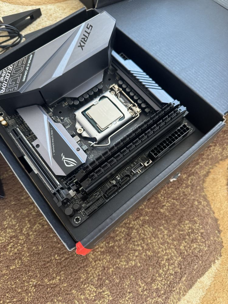 Intel i7 9700K - Asus ROG Strix z390i - 16GB ram DDR4 4000