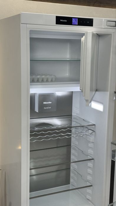 Вбудований холодильник K7748D.  2024 рік. Стан ідеальний! Як новий !!