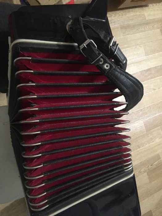 Баян Готово-виборний "Школьник2"_дуже компактний у відмінному стані