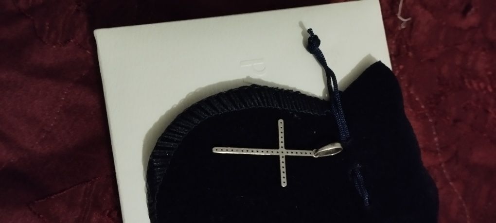 Продам крестик серебряный