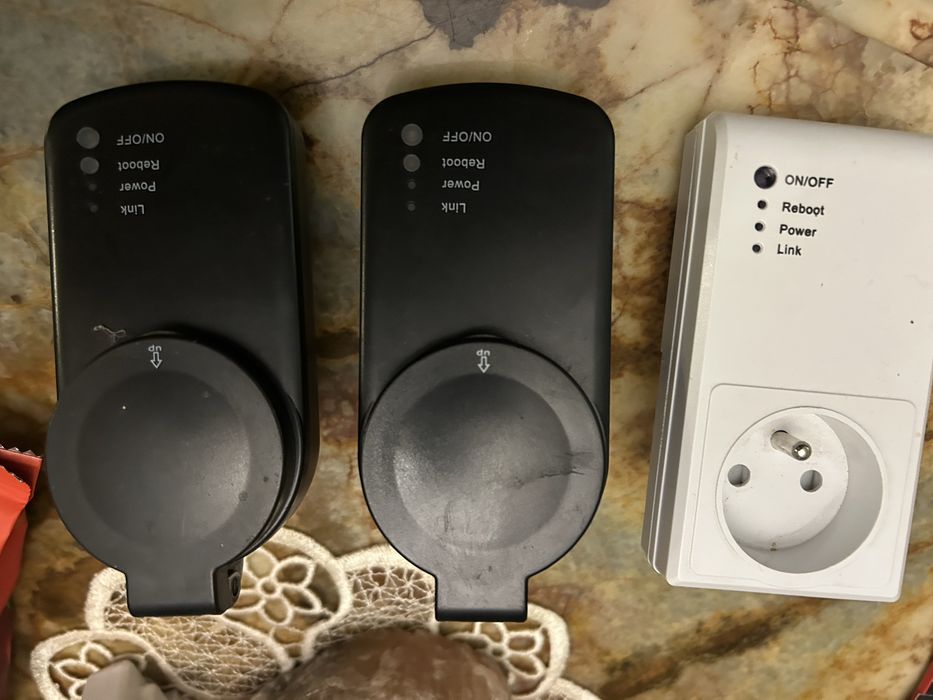 Trzy gniazdka WiFi dwa zewnetrzne