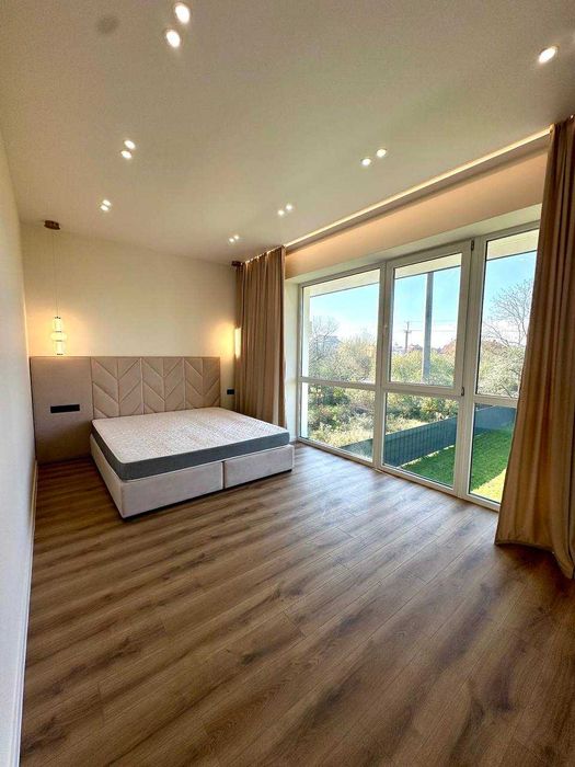 Шикарний Будинок в передмісті