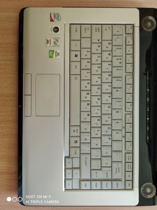 Продаю ноутбук Тошиба(Сателит) под восстановление или на запчасти