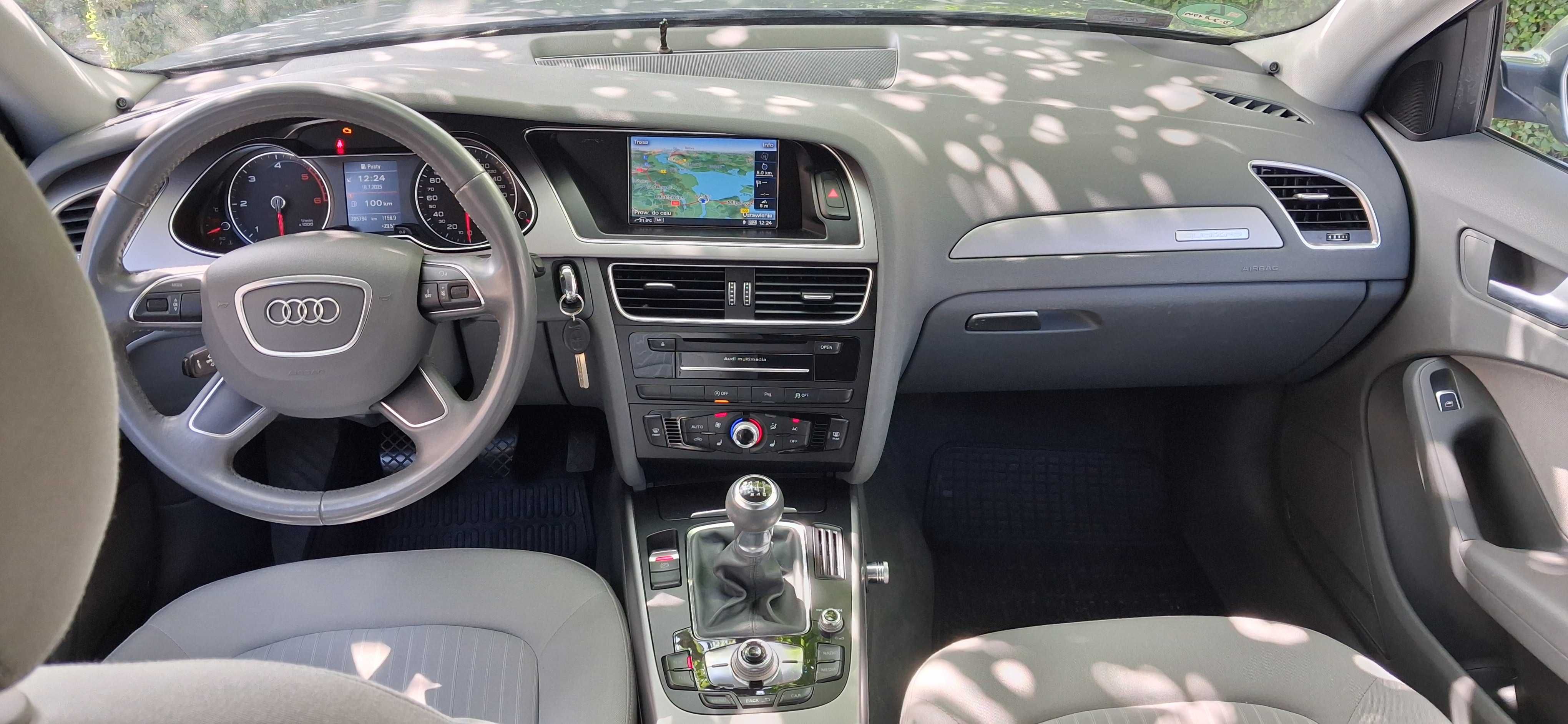 Audi A4 B8 2013r  2,0 TDI  177KM Quarto sprzedam.