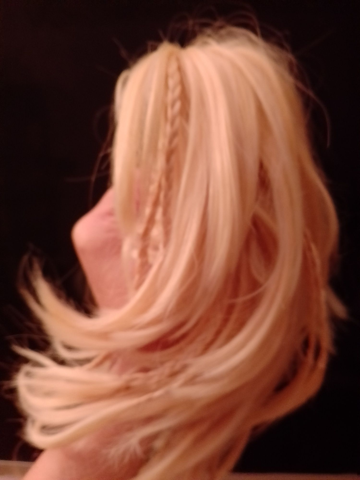 Treska na klamrze, jasny blond.