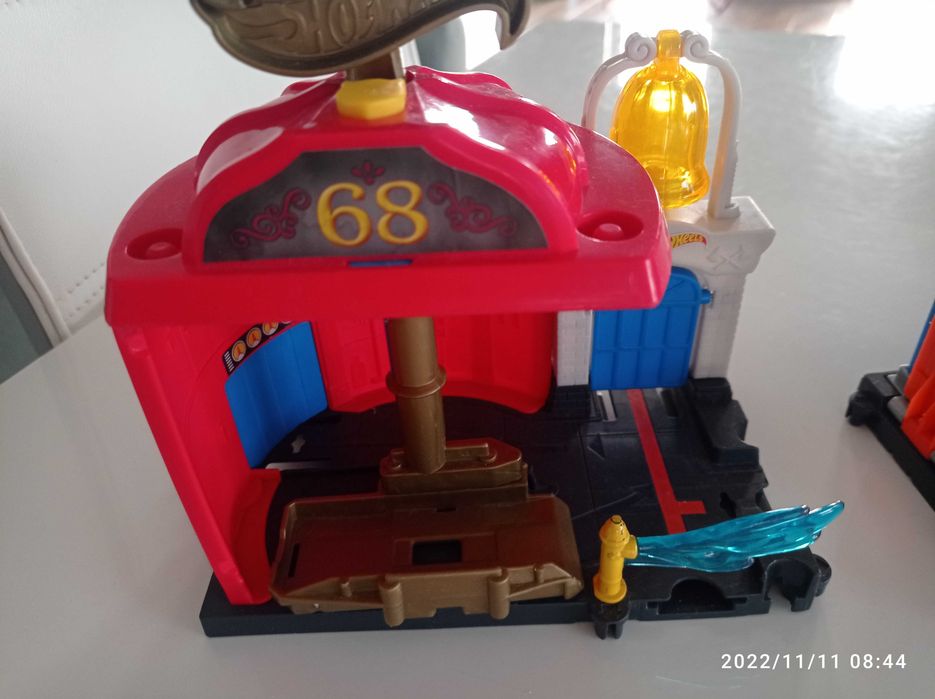 Hot wheels remiza strażacka