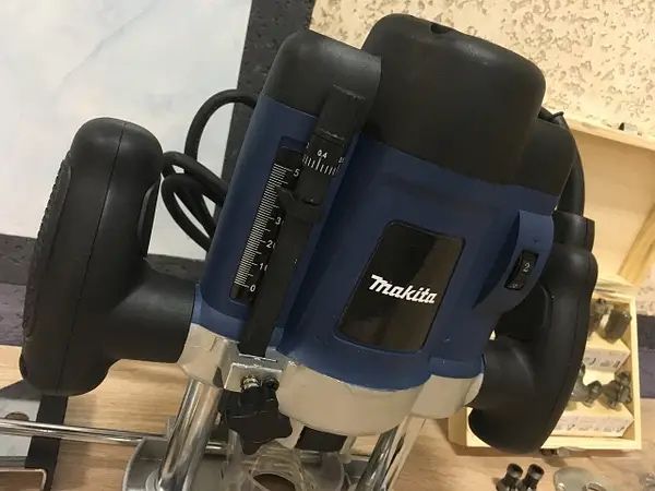 Фрезер Makita RP1500FC + 12 штук набор фрез