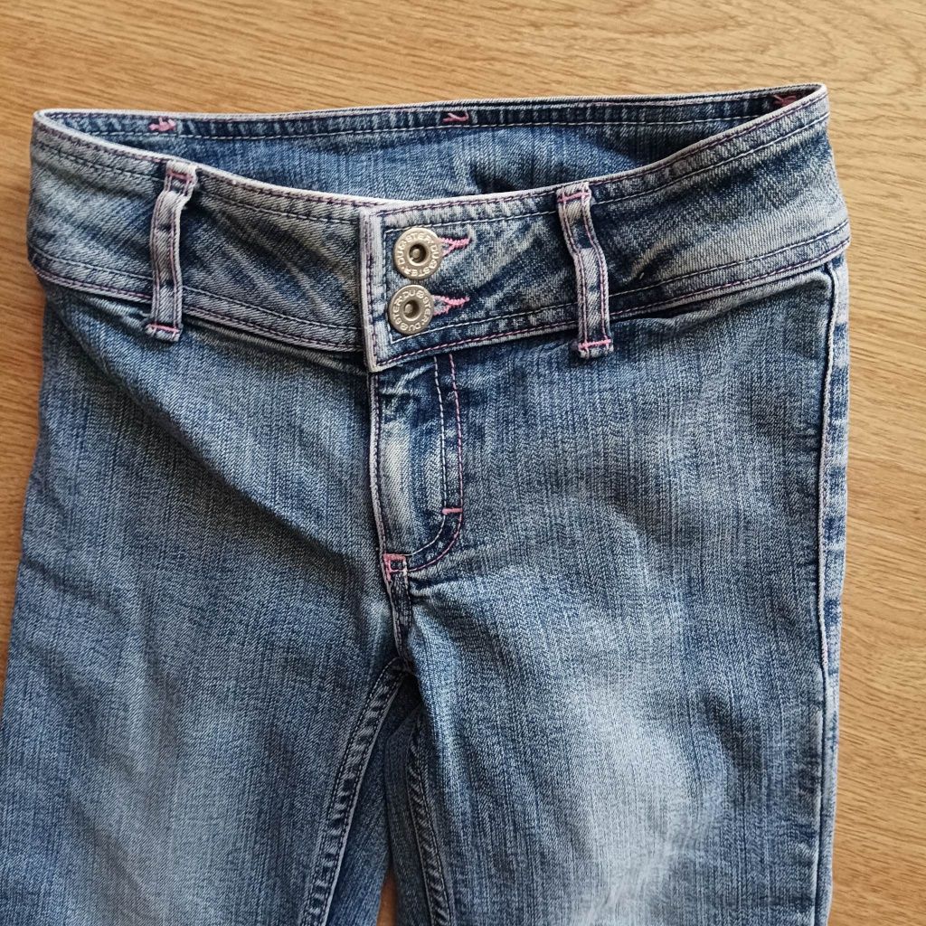 36. Spodnie jeansowe dla  dziewczynki rozmiar 122 firmy H &M