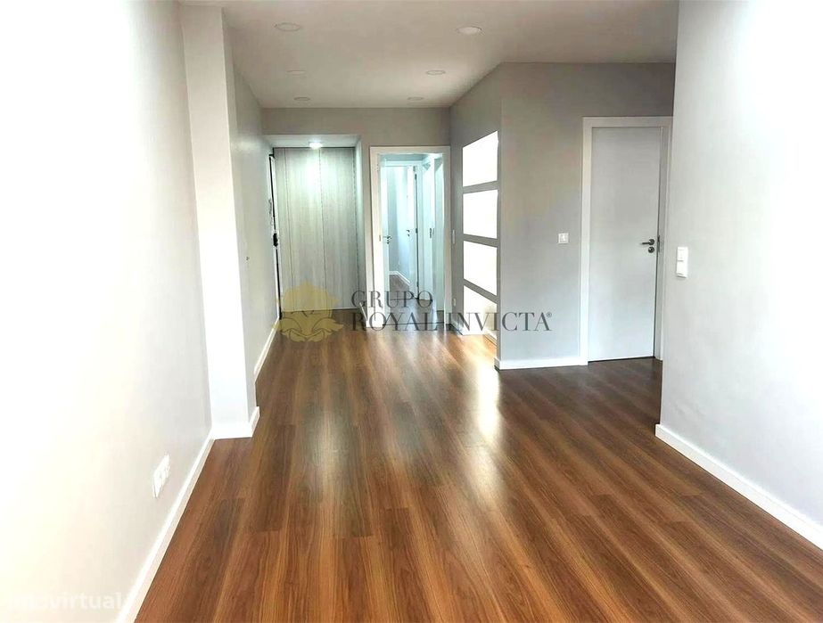 Apartamento T2 Totalmente Renovado com Quintal Privativo – Bonfim, Por