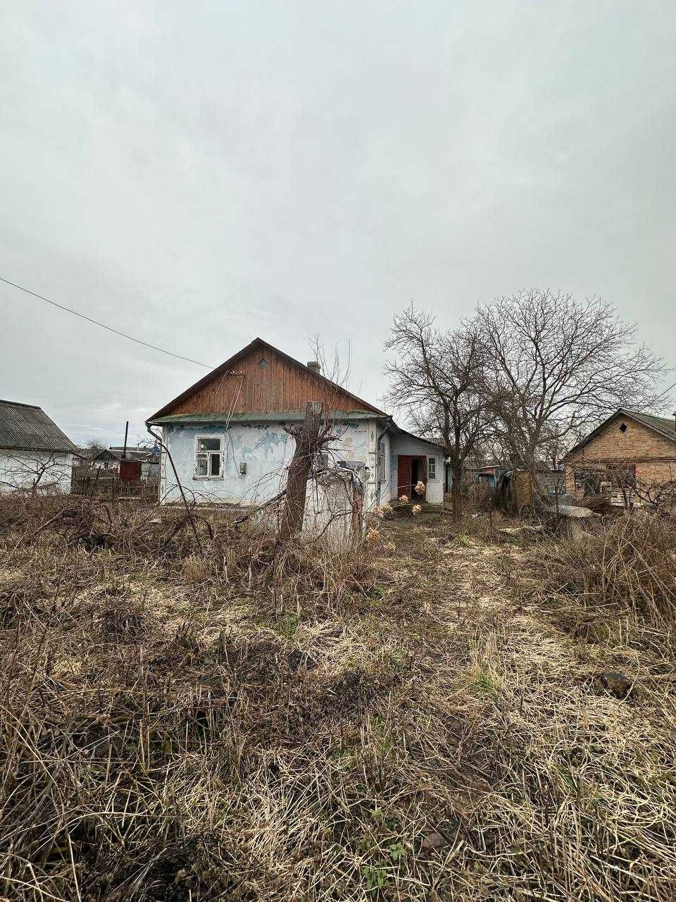 Будинок неподалік Рівного з виглядом на озеро