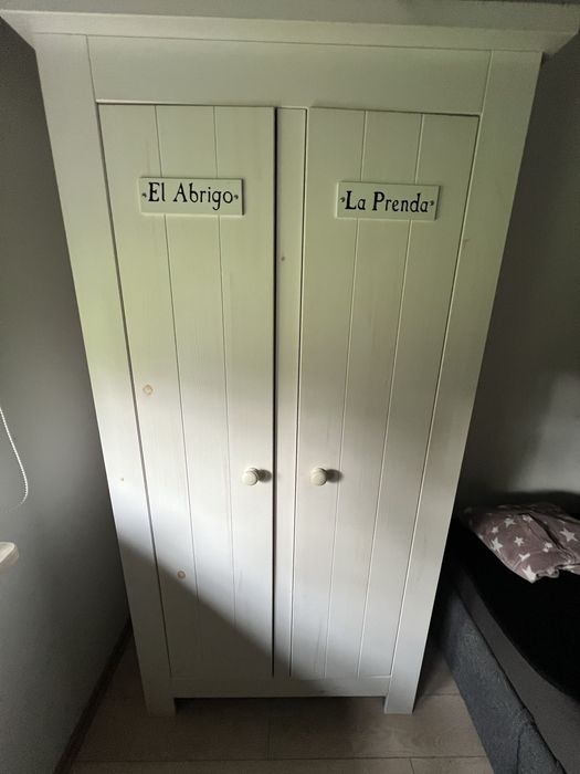 Szafa dziecieca Pinio.