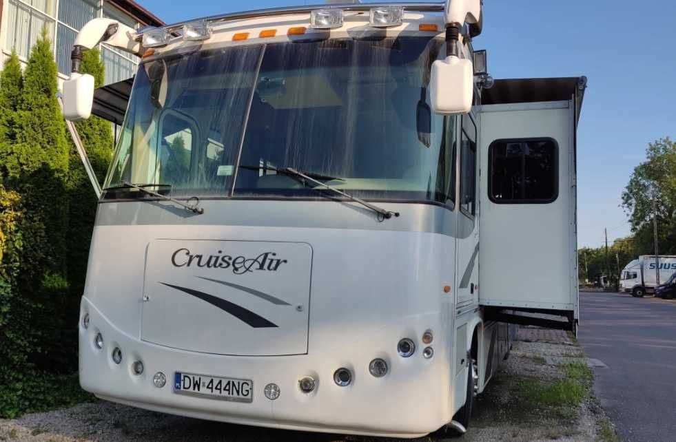Kamper (RV)  Freightliner Cruise Air z 2006 roku