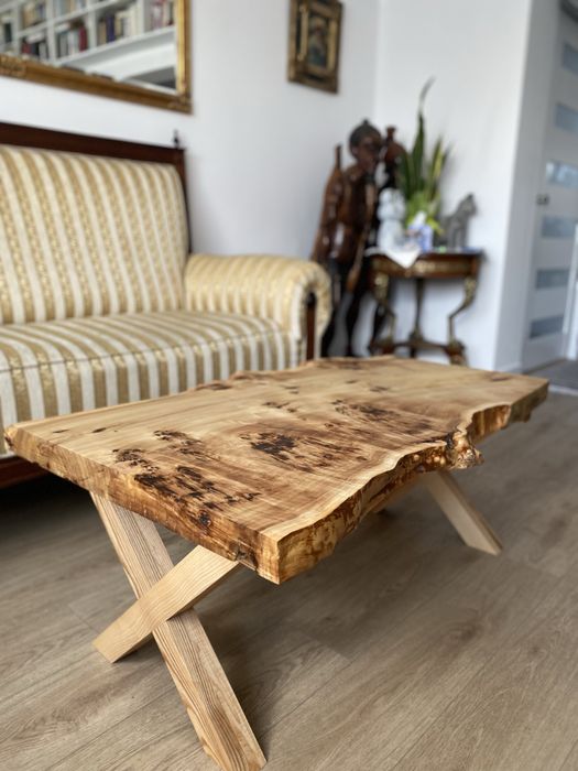 Stolik kawowy z monolitu i zywicy epoksydowej