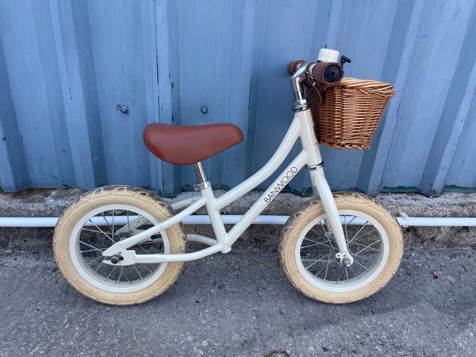 Bicicleta e Capacete Banwood