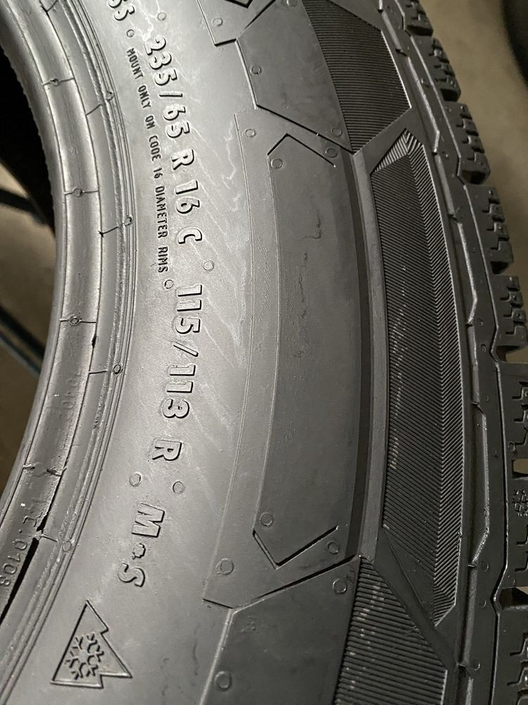 Шини 235/65/16с - 4шт Continental VanContact Winter зима