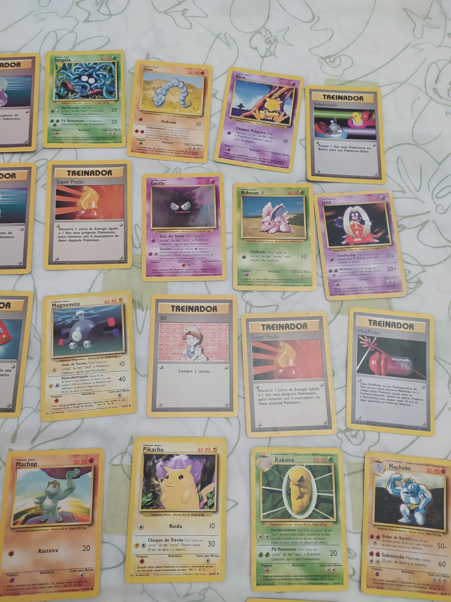 35 cartas pokemon originais (Charmander, pikachu charmeleon bulbasaur)