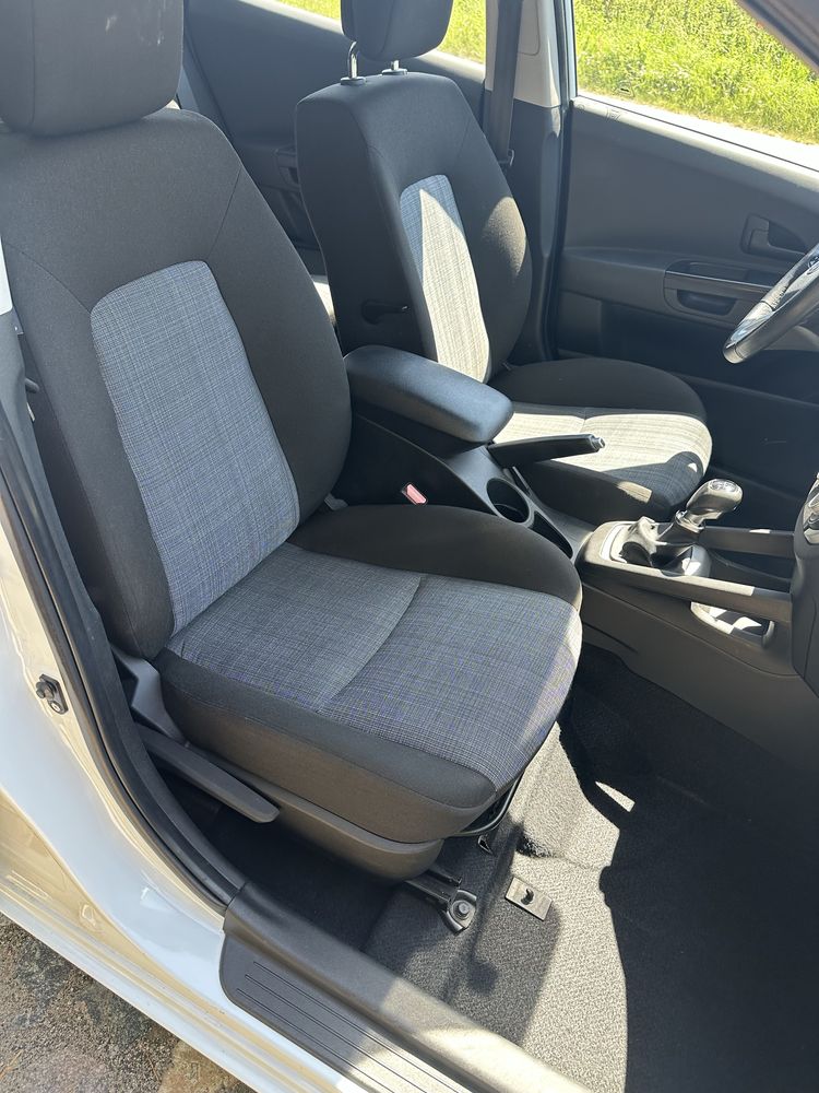 KIA Ceed 1.6/2011r/bogate wyposażenie/stan wzorowy/brak usterek
