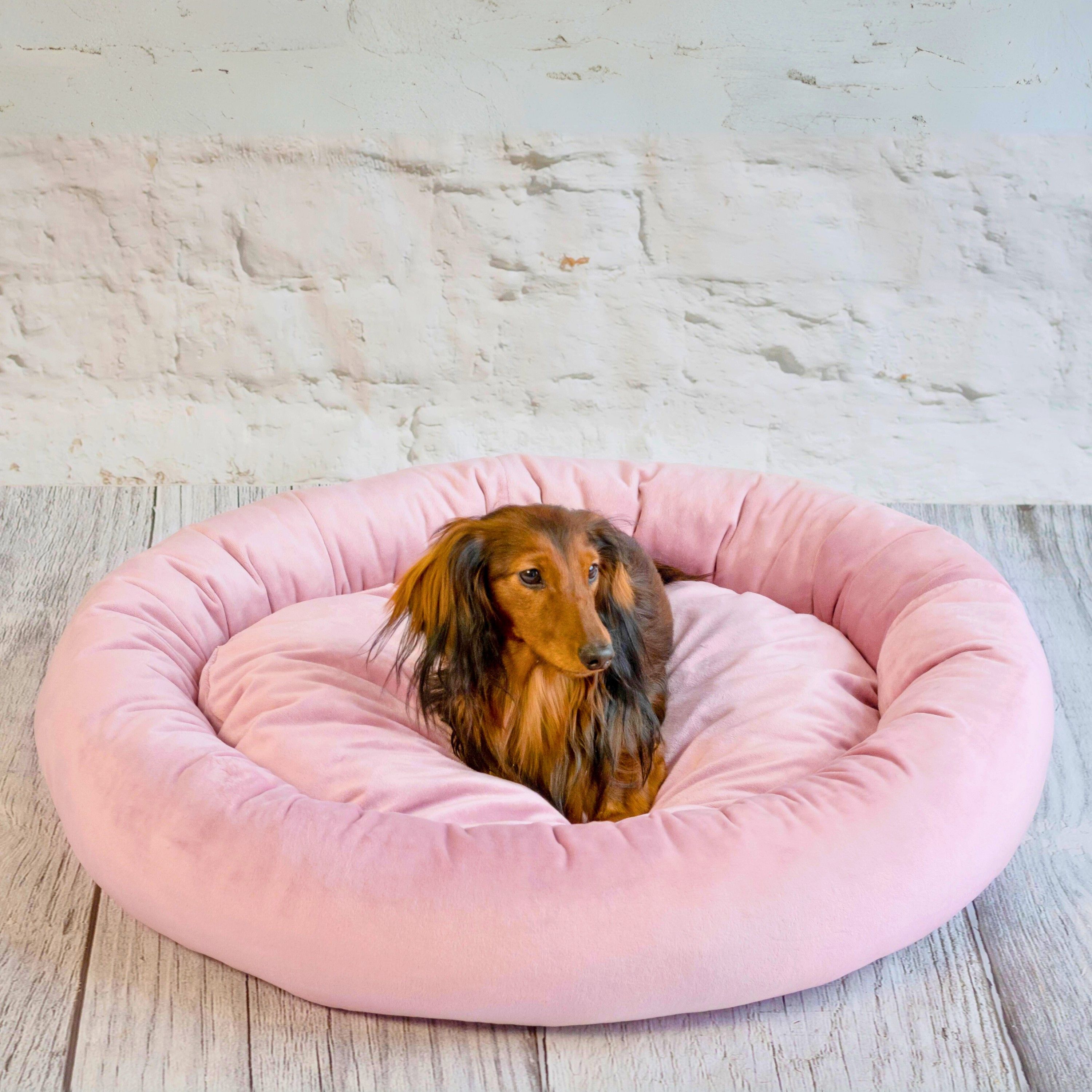 Przytulne legowisko pluszowe dla psa lub kota BUZZY (60x55 cm, Róż)
