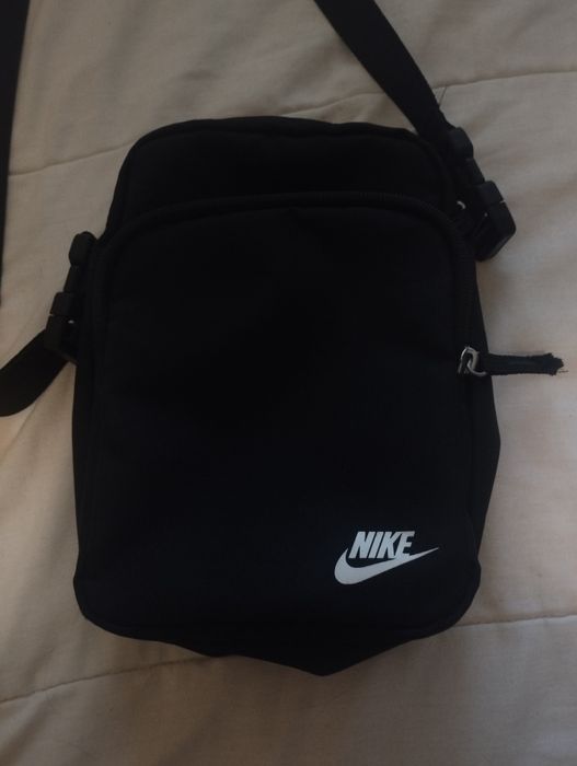 Bolsa da nike, totalmente nova, pouco uso.