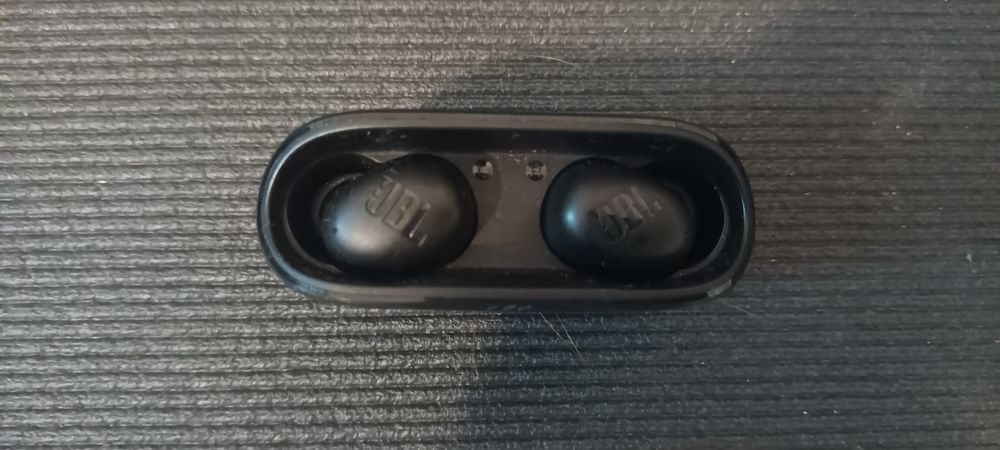 Jbl  earbuds praticamente novos